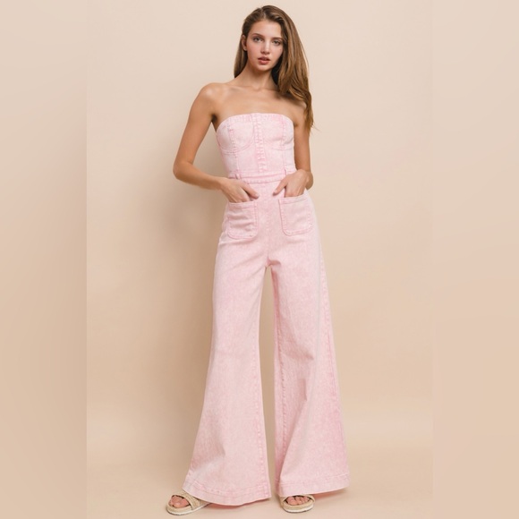 WOMEN'S BARBIE PINK STRAPLESS MINERAL WASH WIDE LEG DENIM JUMPSUIT - Picture 2 of 7